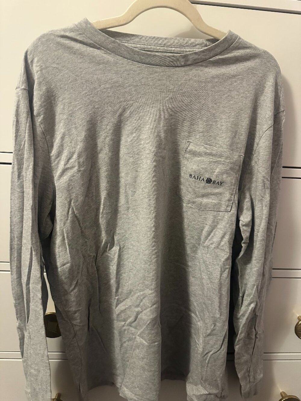 Vineyard Vines Baha Bay Long Sleeve Pocket Tee | Size Large | Gray Whale Graphic